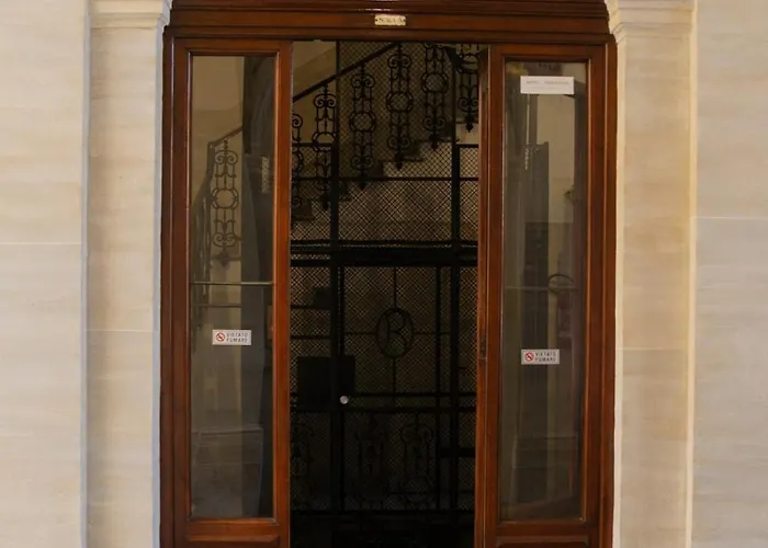 Caesarina Roma, Luxury Apartamento